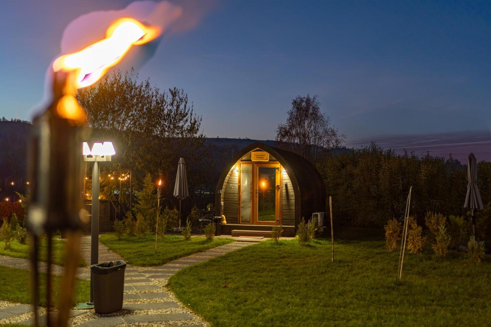 Glamp In Style Pods Resort Bran  Eksteriør bilde