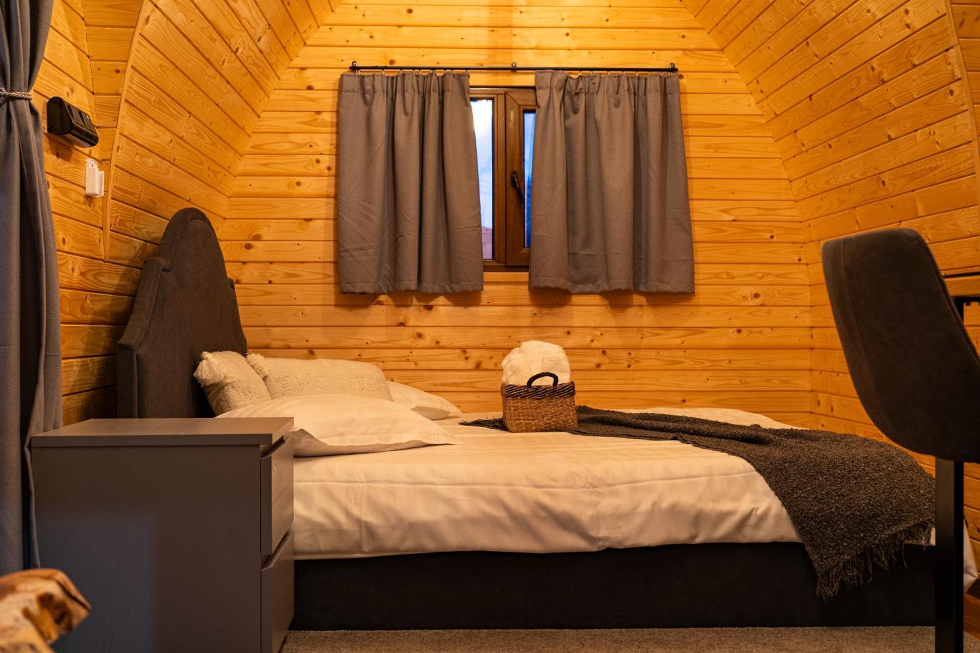 Glamp In Style Pods Resort Bran  Eksteriør bilde
