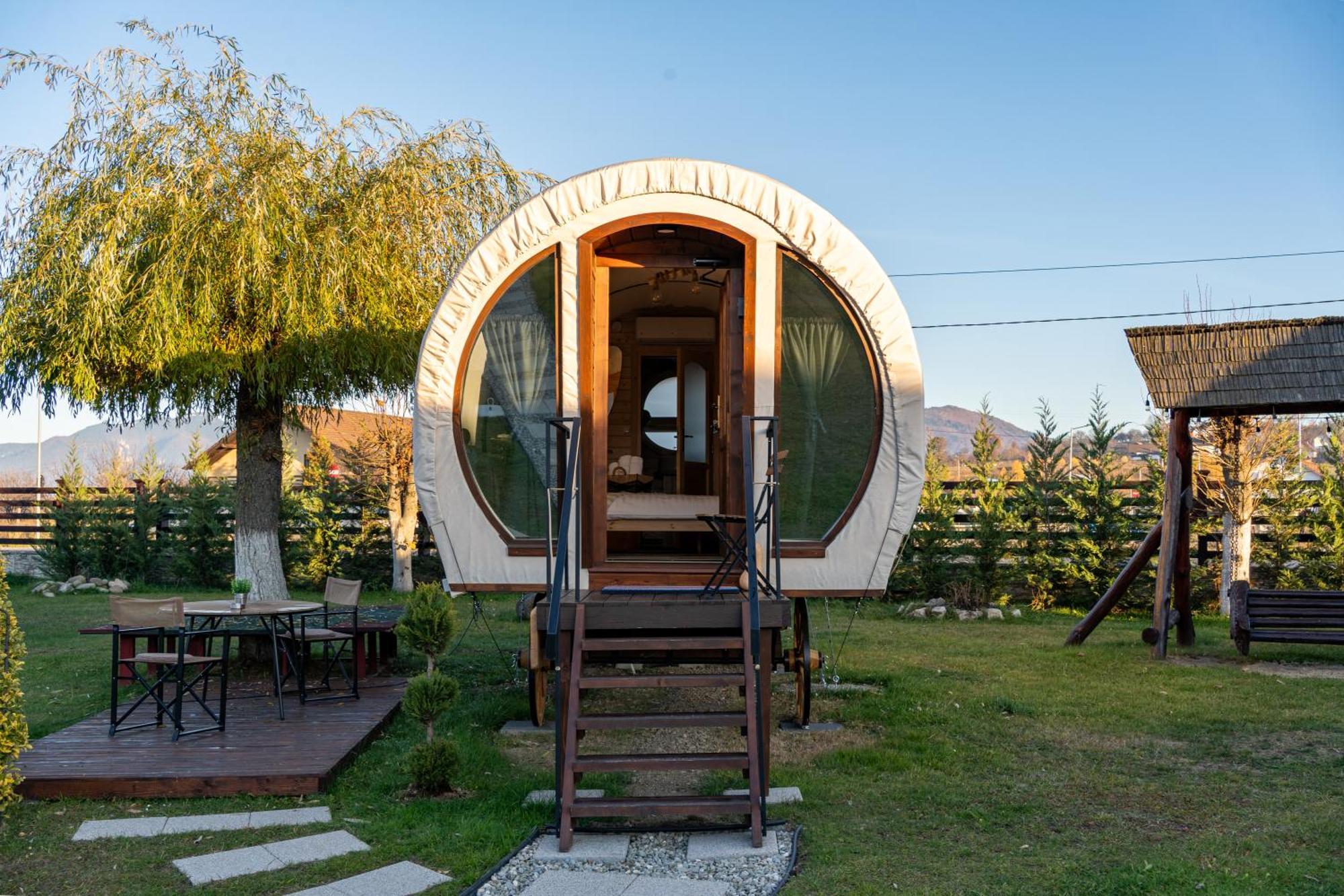 Glamp In Style Pods Resort Bran  Eksteriør bilde