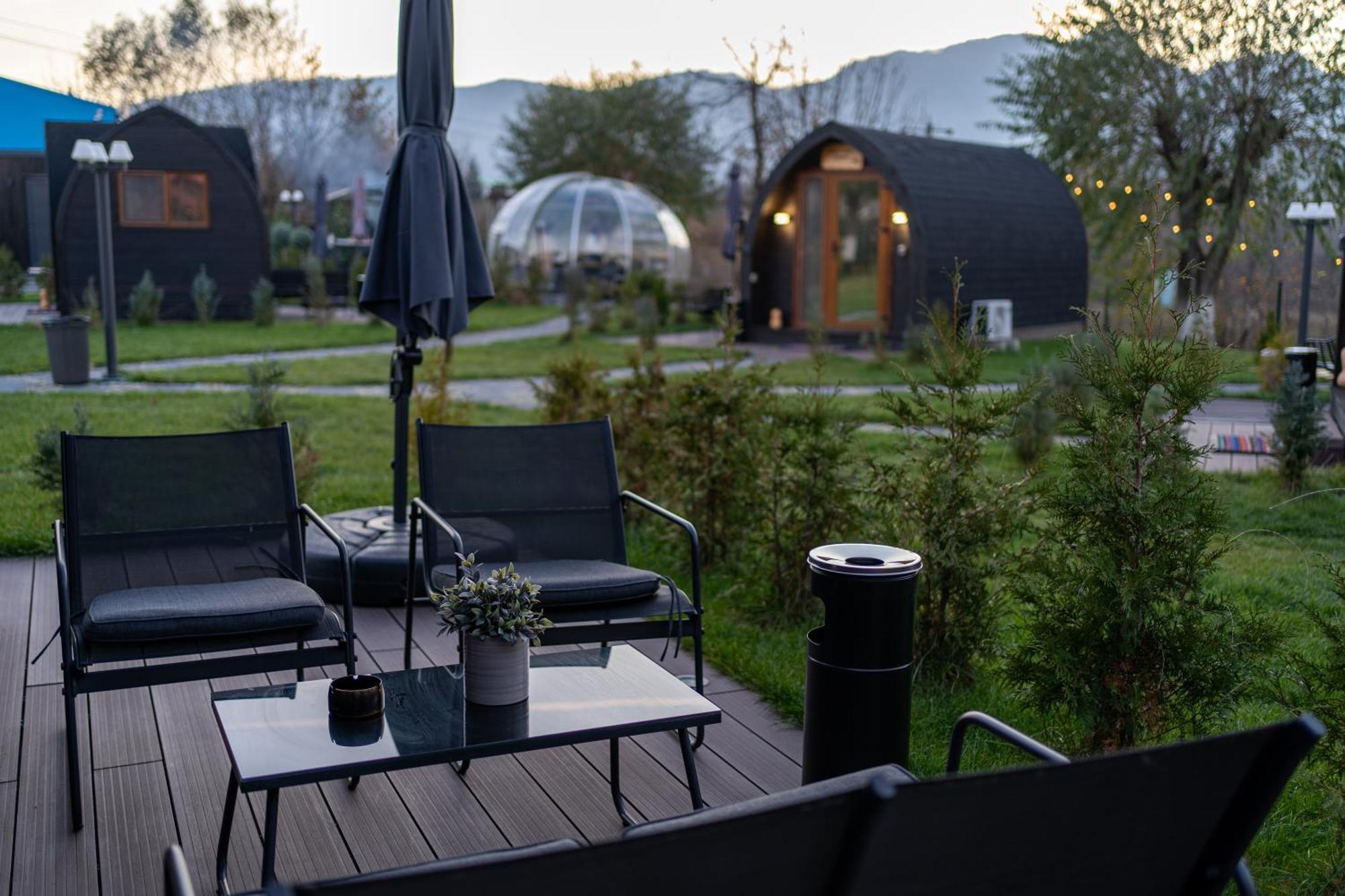 Glamp In Style Pods Resort Bran  Eksteriør bilde