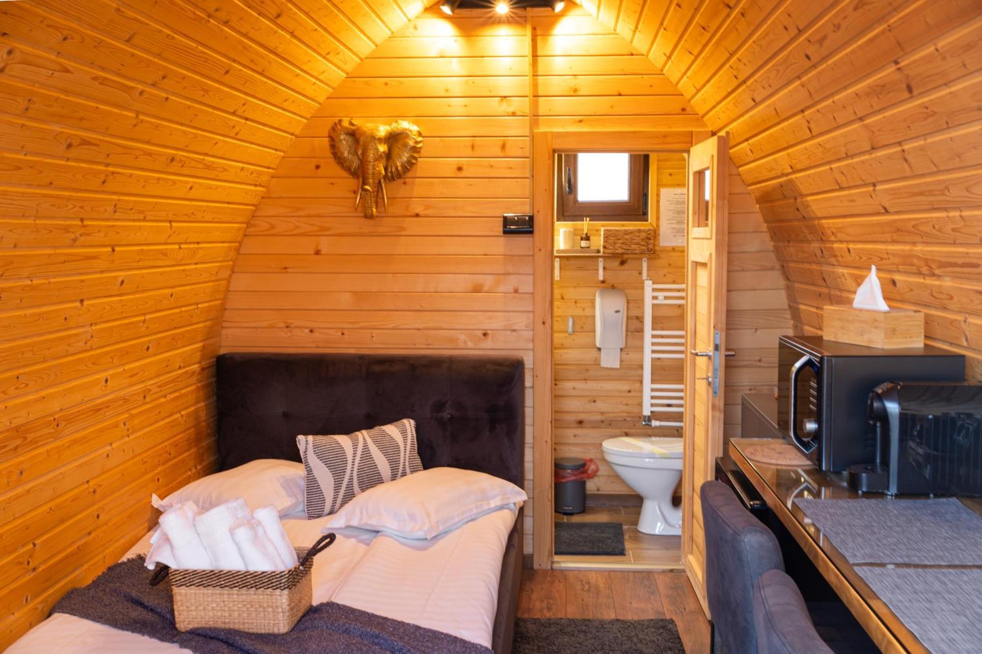Glamp In Style Pods Resort Bran  Eksteriør bilde