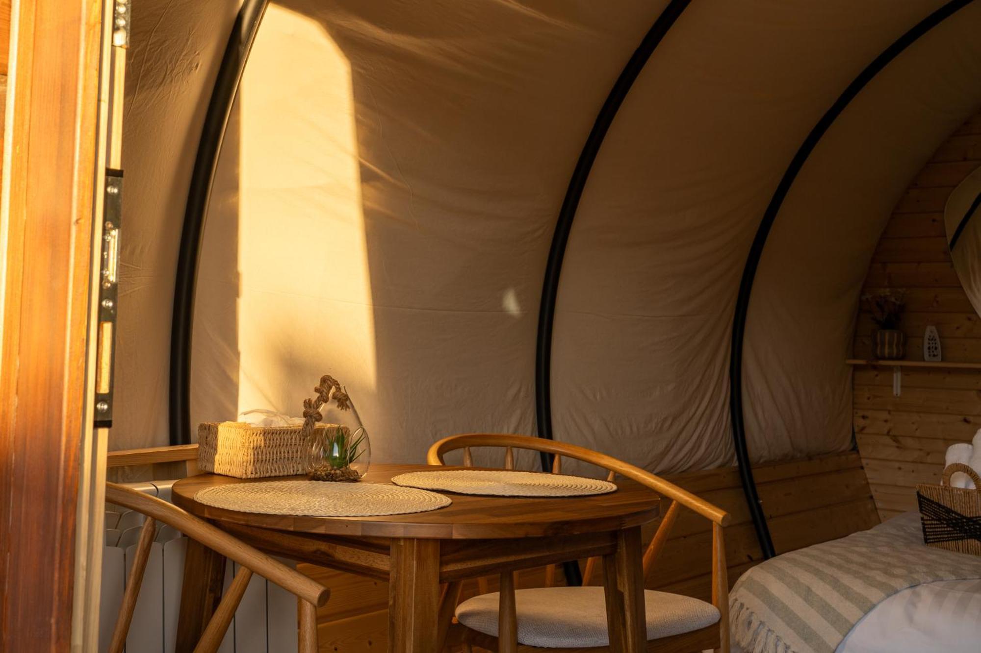 Glamp In Style Pods Resort Bran  Eksteriør bilde