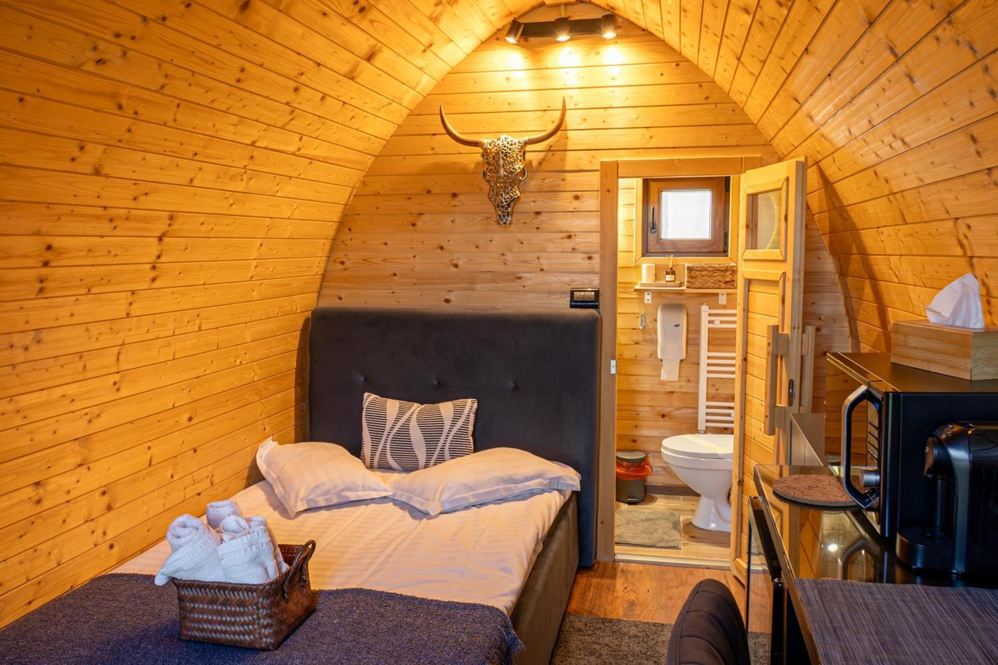 Glamp In Style Pods Resort Bran  Eksteriør bilde